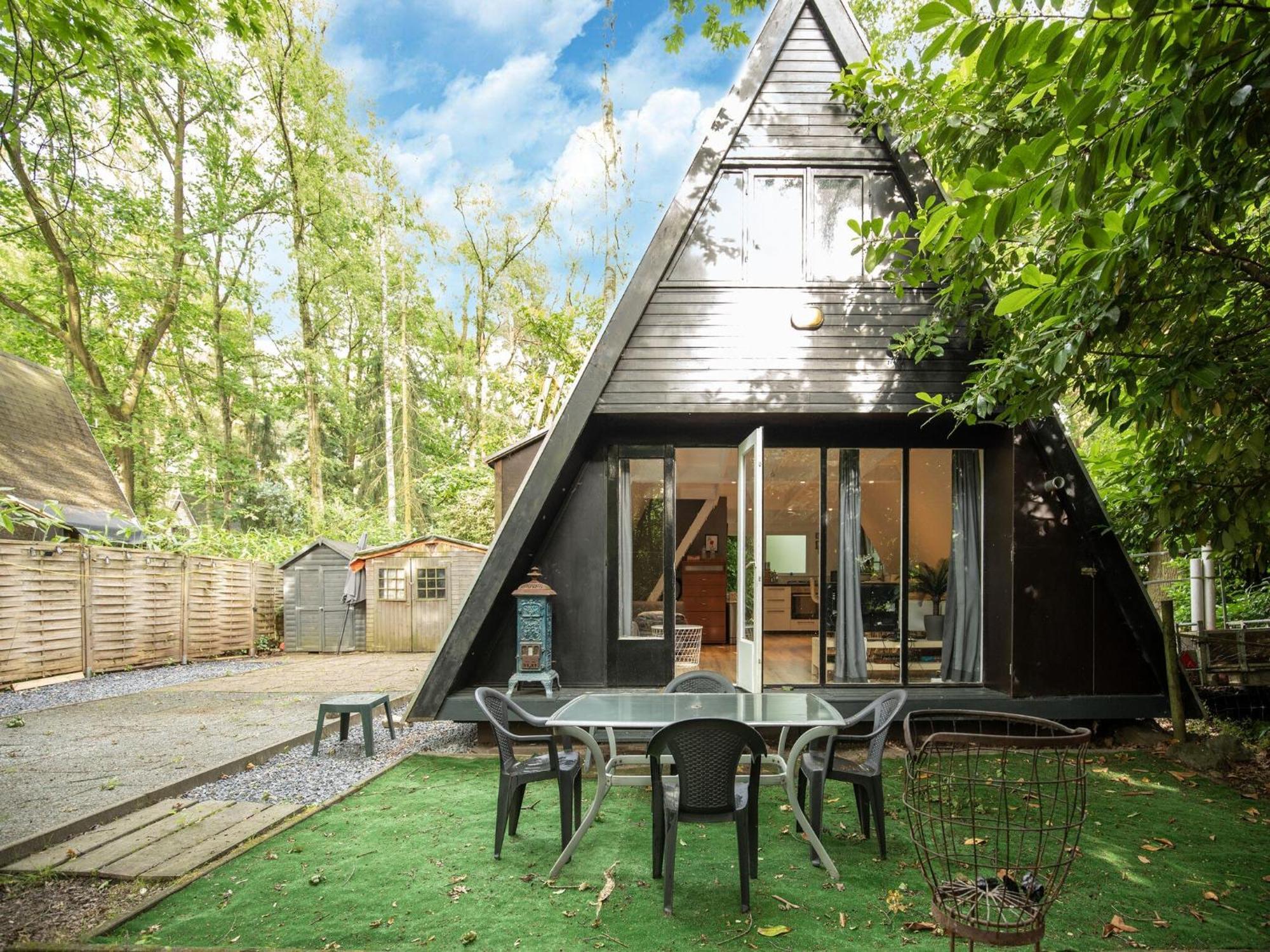 Traditional Holiday Home In Lanaken With Garden Экстерьер фото